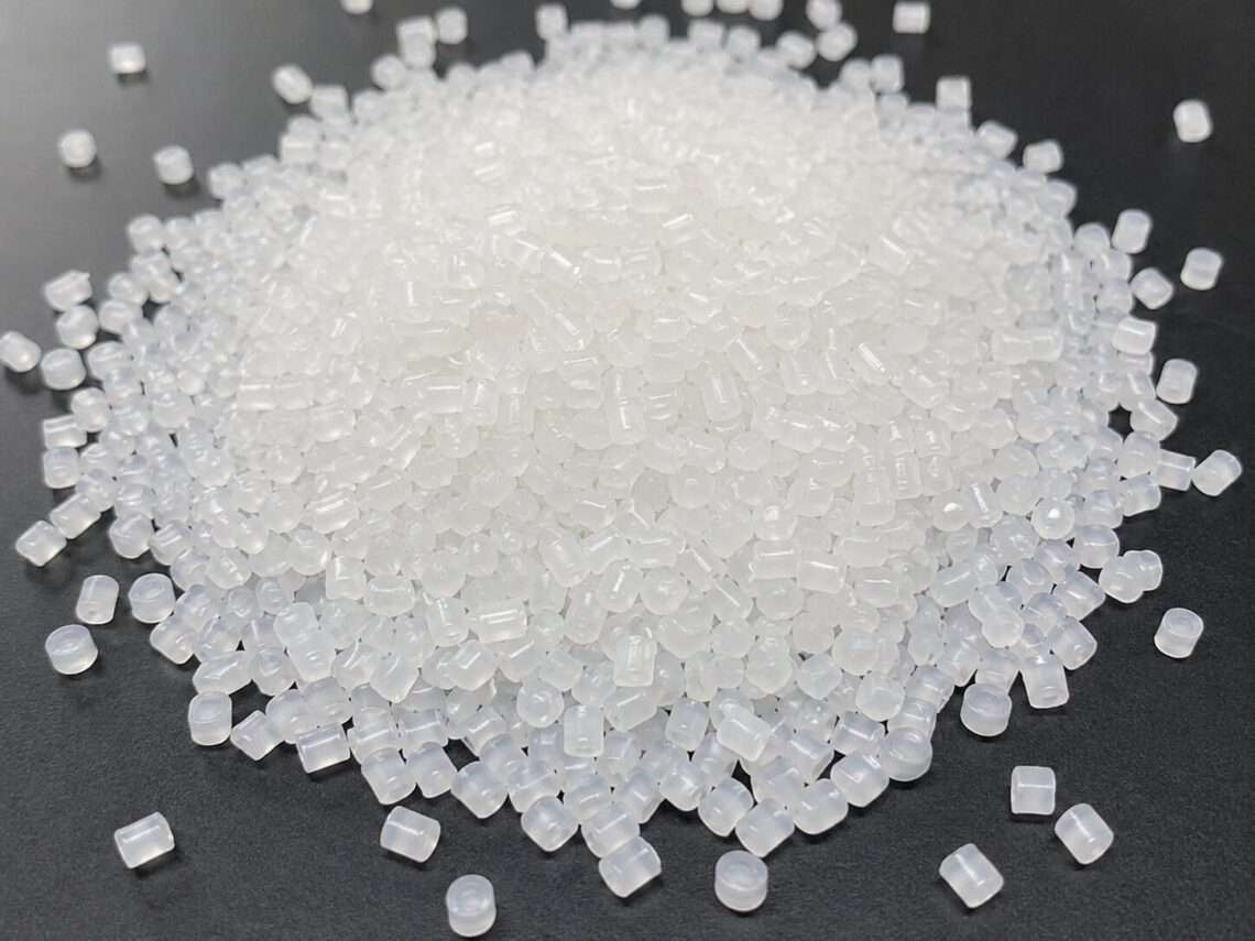 樹脂の加水分解が精密射出成形にどう影響する？加水分解しやすい樹脂材料の種類と対策
